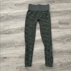 Abstract army green leggings!